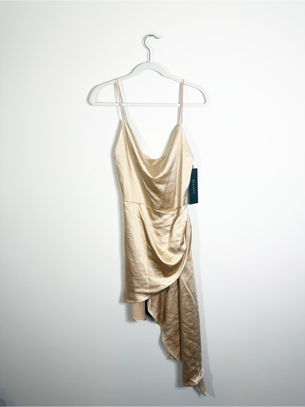 NWT Elliatt Jacinda Asymmetrical Satin Dress Gold Medium - Picture 3 of 6